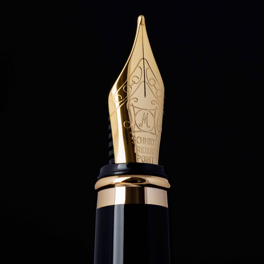 Classic Black Lacquer Fountain Pen - Medium Nib