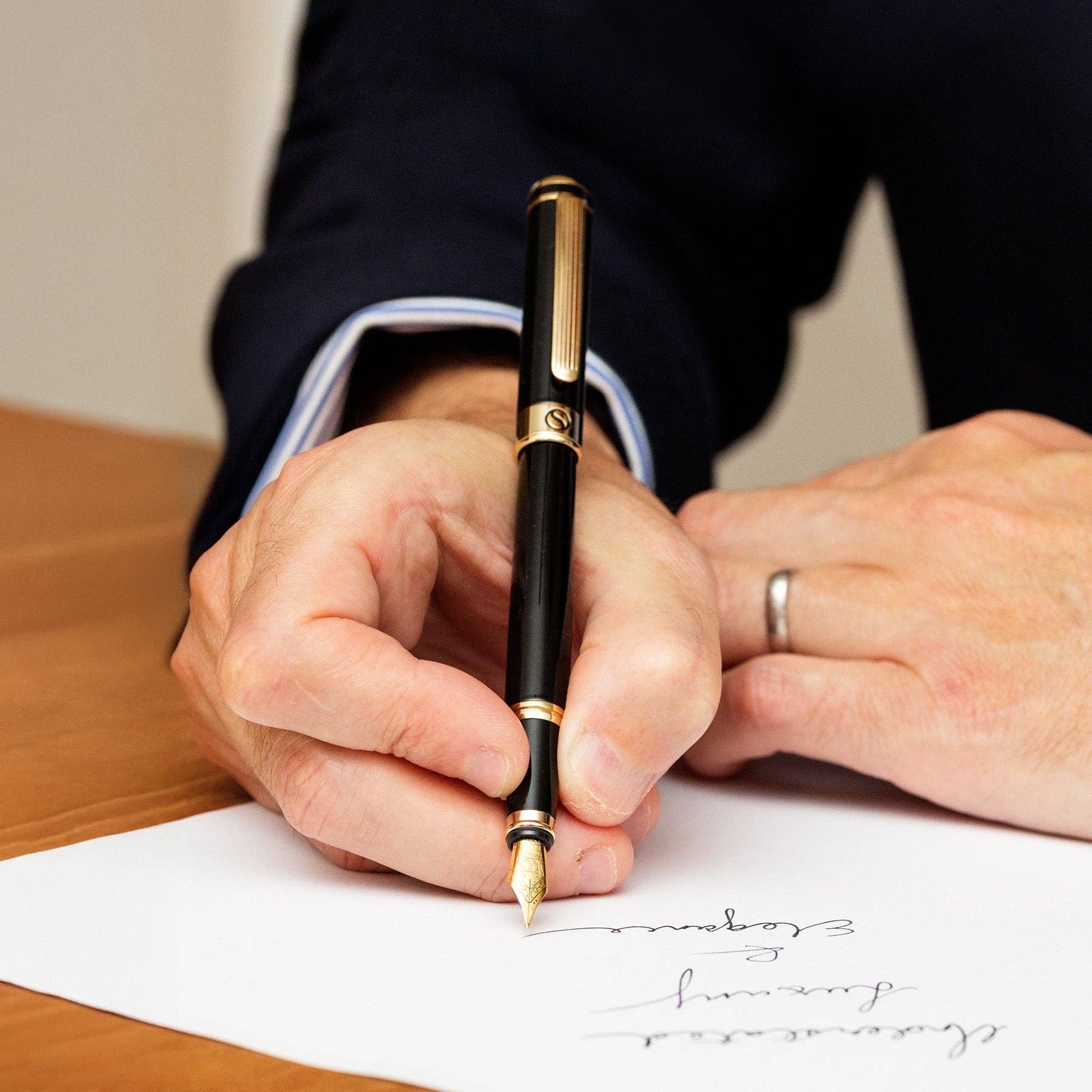 Classic Black Lacquer Fountain Pen - Extra Fine Nib