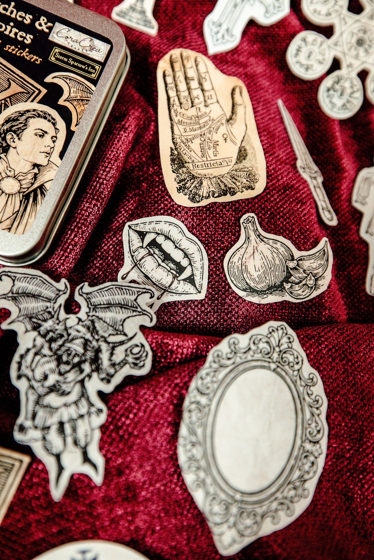 Salem, Witches & Vampires Tin Box - detail 5