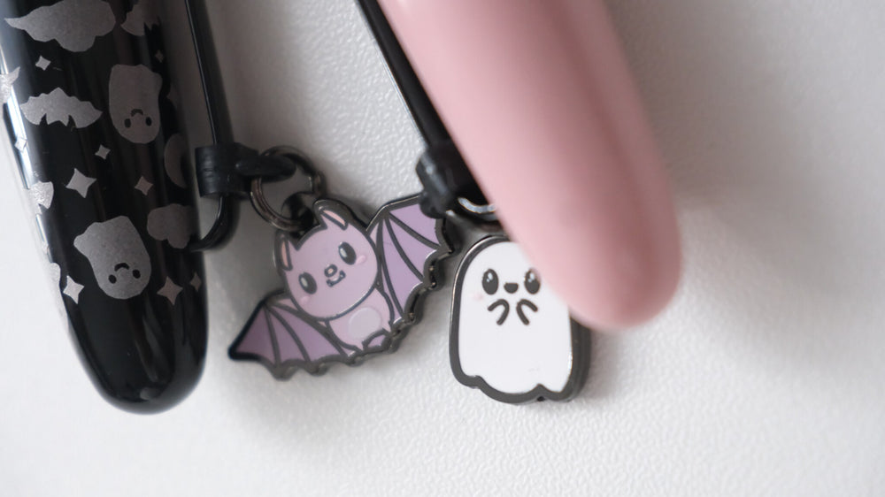 Removable bat and ghost pen charms