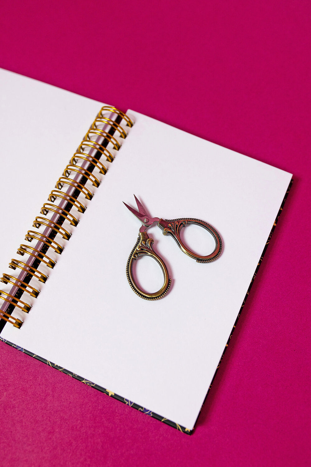 Tiny Scissors - Ornate Bronze